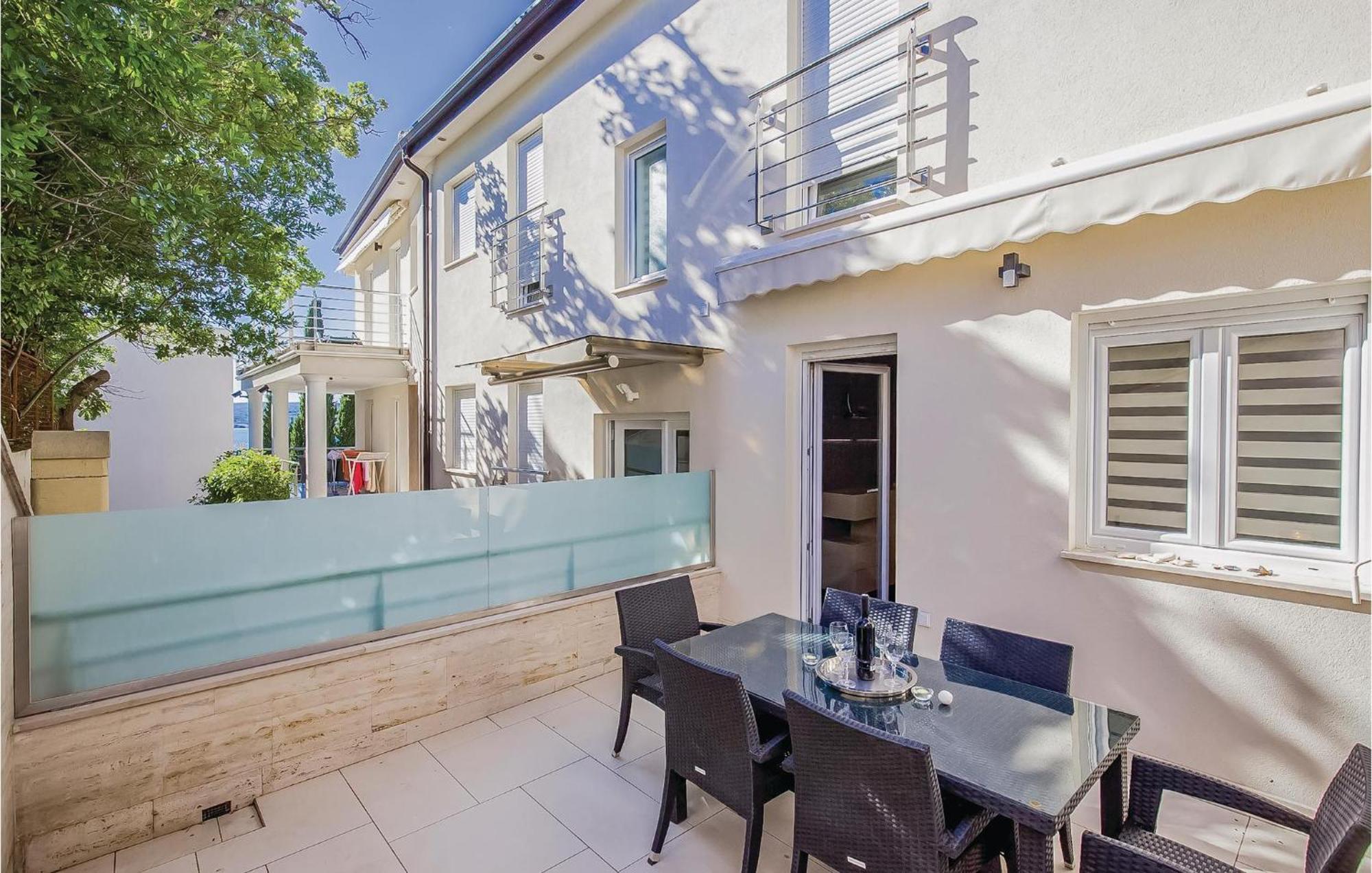 2 Bedroom Lovely Apartment In Crikvenica Dış mekan fotoğraf